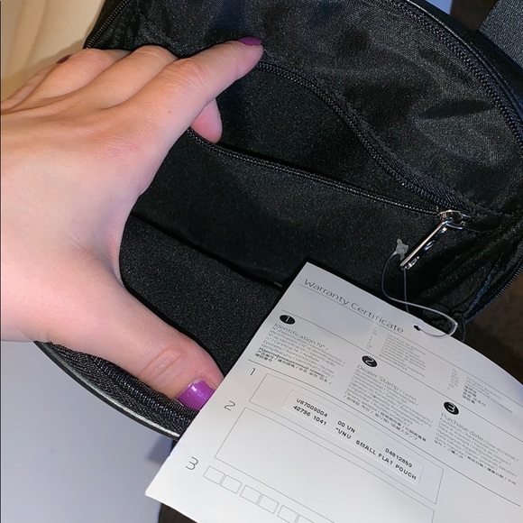 Samsonite adjustable black leather crossbody. - Picture 3 of 5